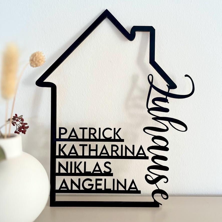 Familienschild aus Holz personalisiert – Geschenk für Einzug, Hochzeit & Familie