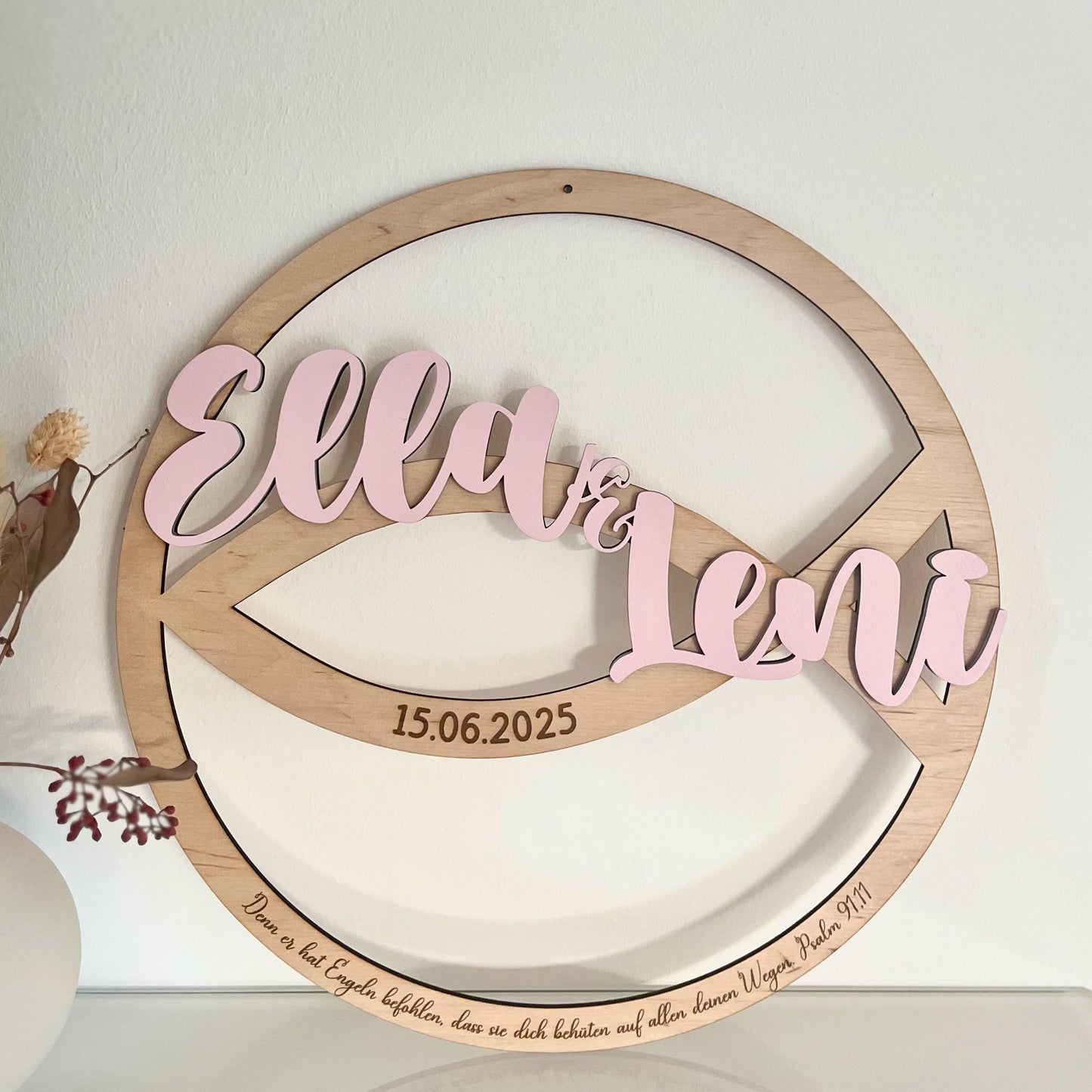 Taufschild aus Holz personalisiert – rundes Geschenk mit Fischsymbol & 3D-Namen
