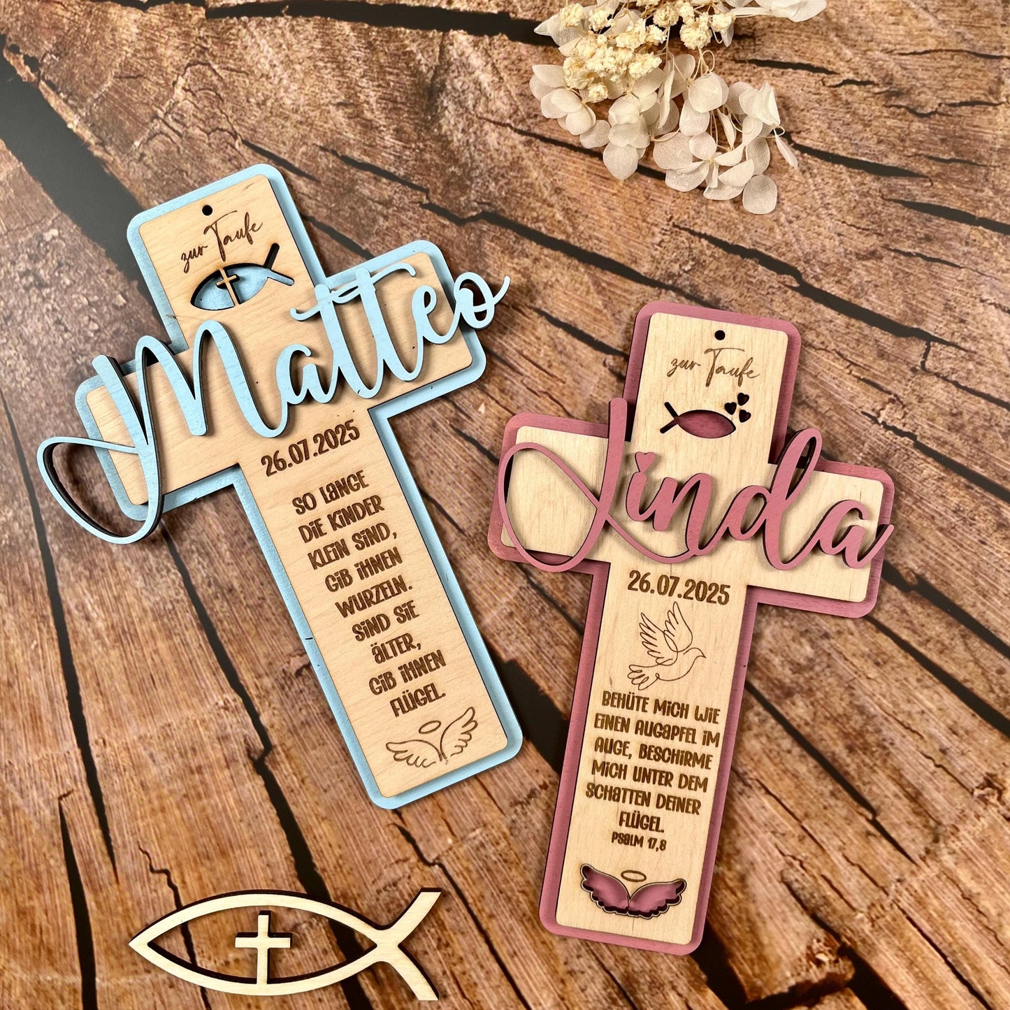 Taufkreuz aus Holz personalisiert – Geschenk zur Taufe, Kommunion & Konfirmation