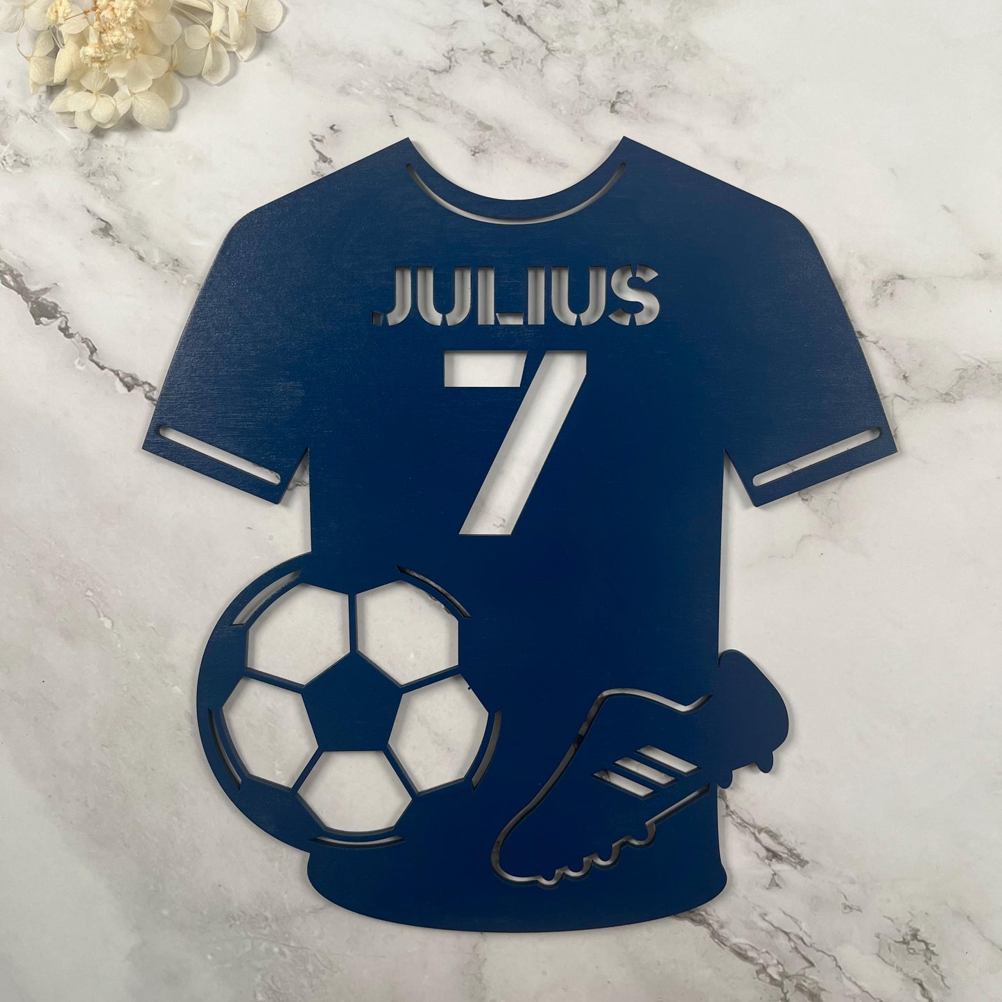 Fußball Namensschild aus Holz personalisiert – Kinderzimmer Türschild mit Trikot & Nummer