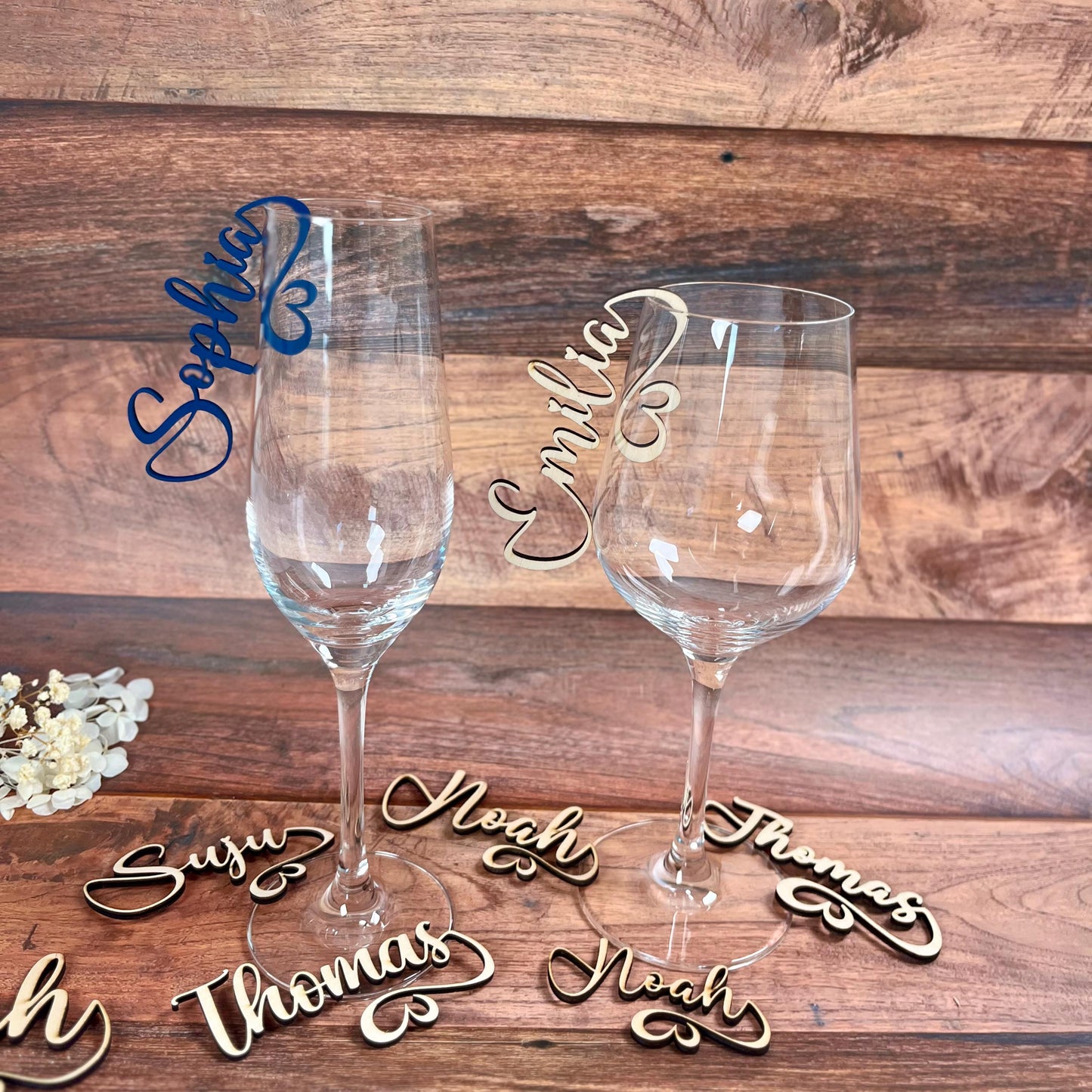 Platzkarten Holz für Gläser - Personalisiertes Namensschild Tischkarte | Tischdeko Hochzeit, Taufe, Geburtstag | Schriftzug Name aus Holz