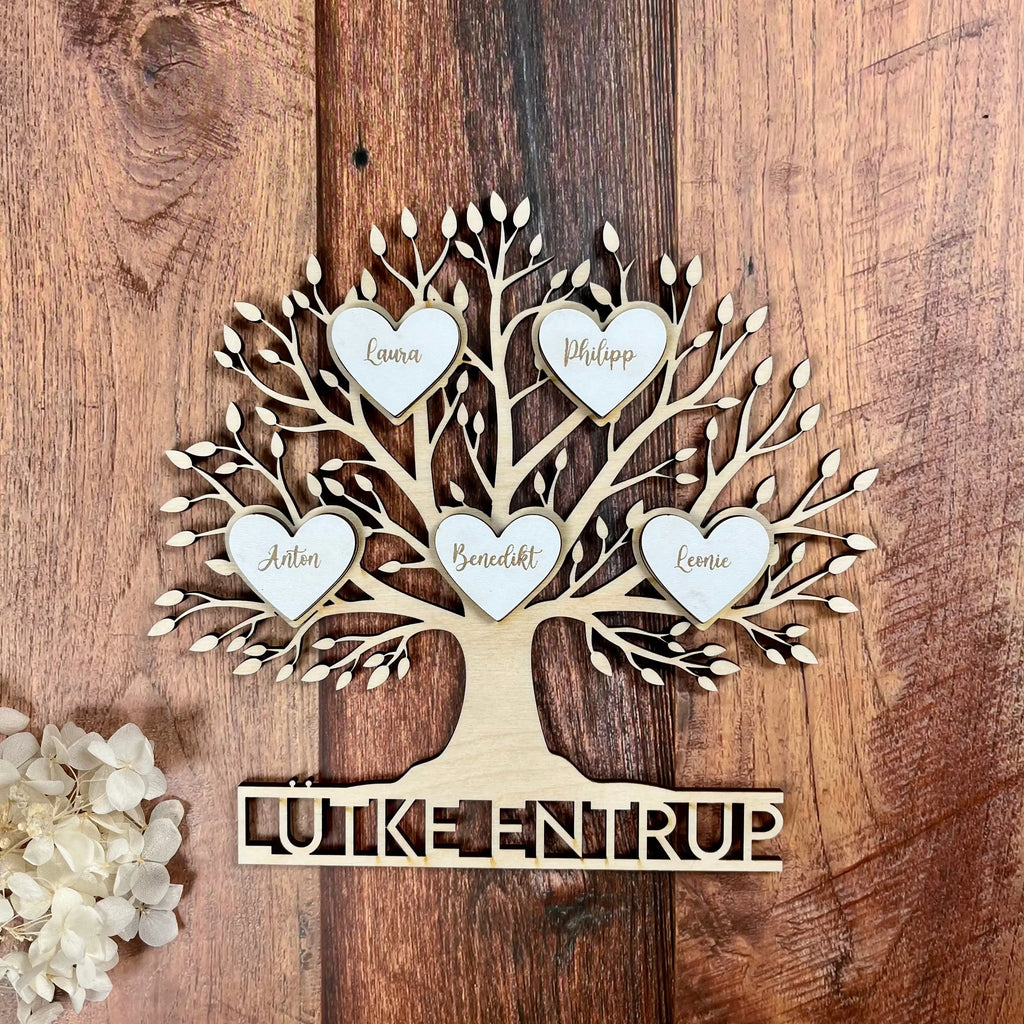 Familienstammbaum aus Holz personalisiert mit Familienname & Herzen | Baum des Lebens.