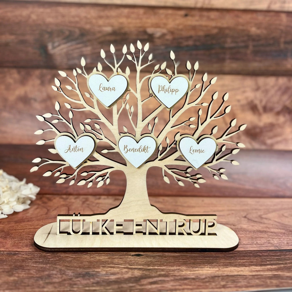 Familienstammbaum aus Holz personalisiert mit Familienname & Herzen | Baum des Lebens.