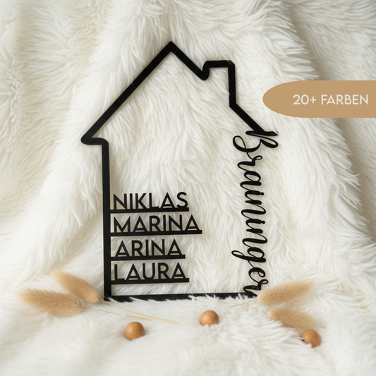 Familienschild aus Holz in Hausform personalisiert