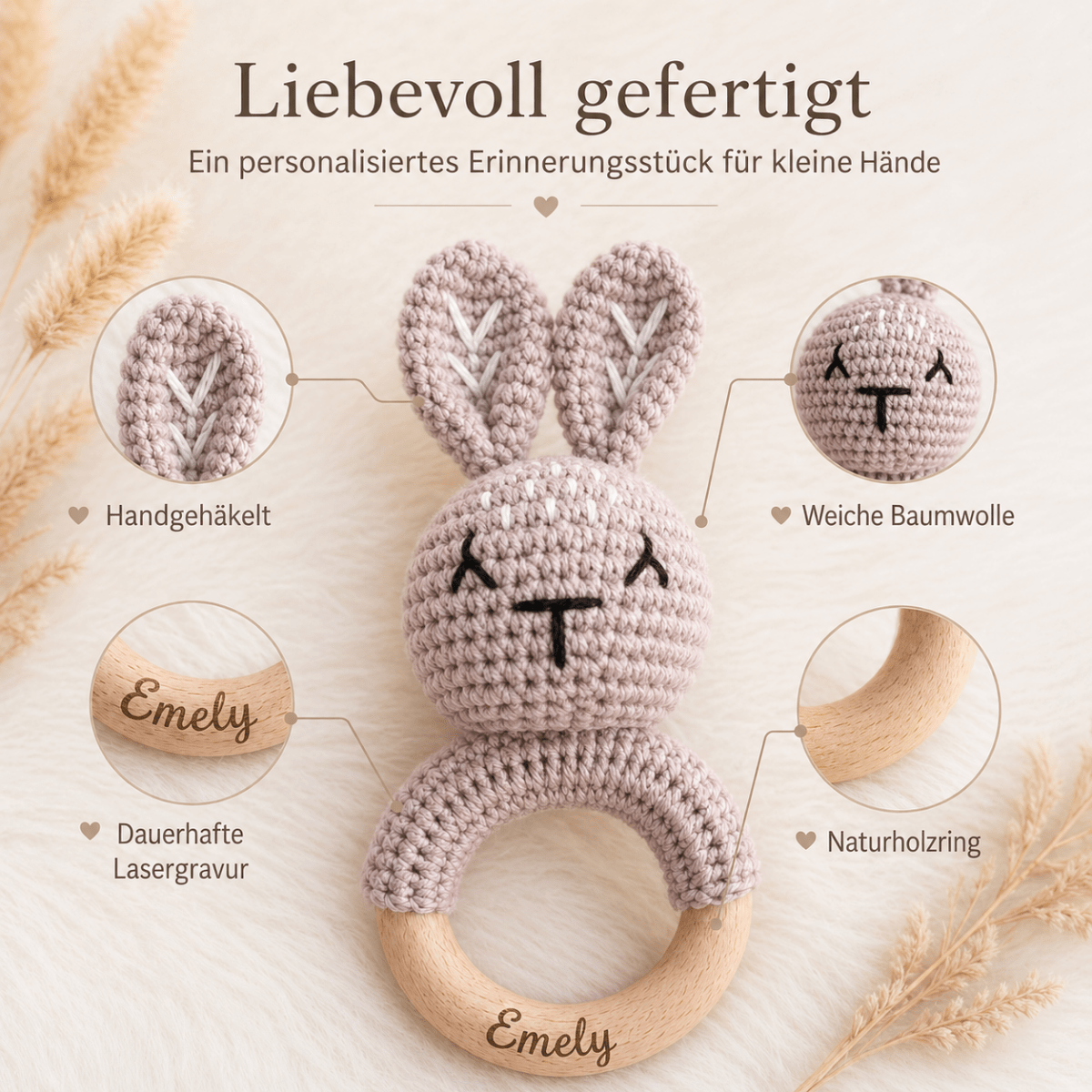 Baby-Rassel Hase Modern personalisiert – Rückseite mit Holzring
