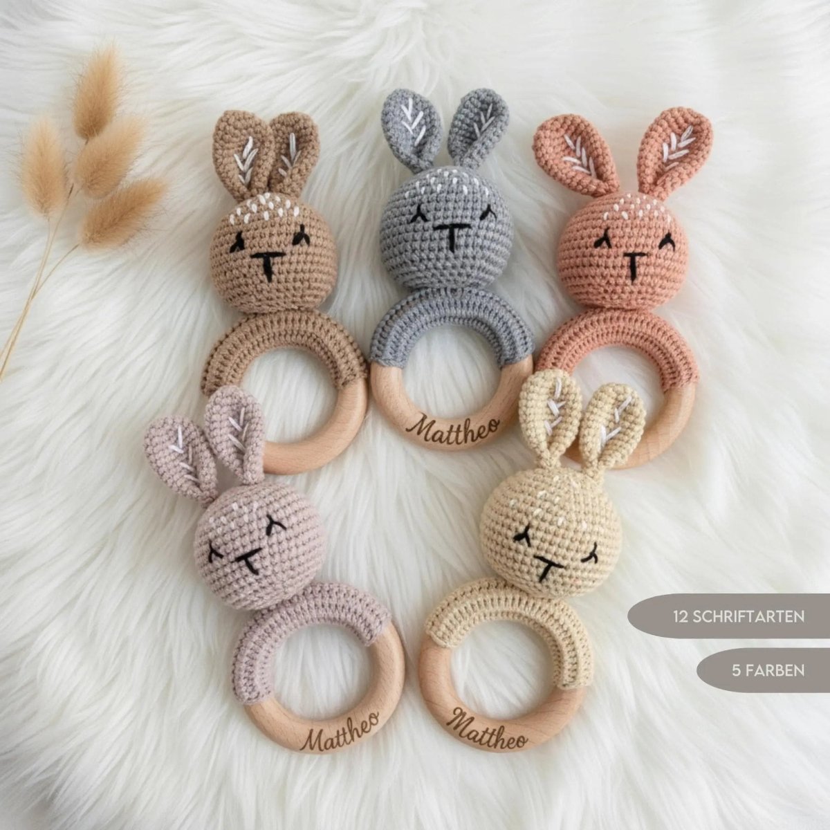 Baby Rassel personalisiert & gehäkelt | Greifling | Hasen modern - LaserArt Germany