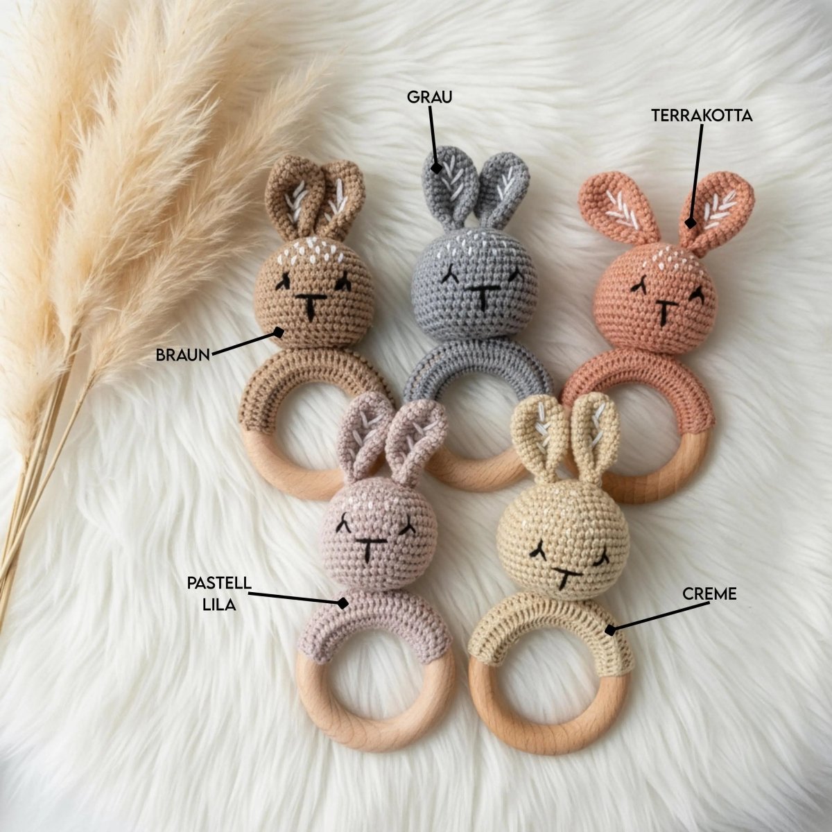 Baby Rassel personalisiert & gehäkelt | Greifling | Hasen modern - LaserArt Germany
