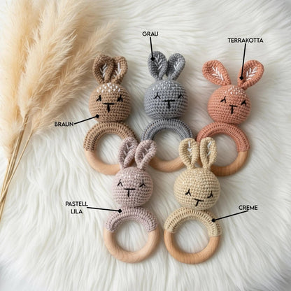 Baby Rassel personalisiert & gehäkelt | Greifling | Hasen modern - LaserArt Germany