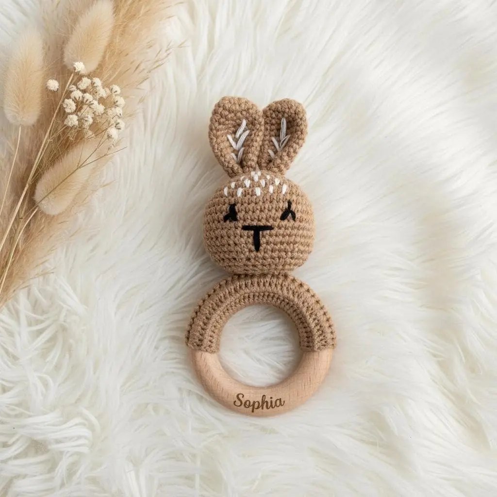 Baby Rassel personalisiert & gehäkelt | Greifling | Hasen modern - LaserArt Germany