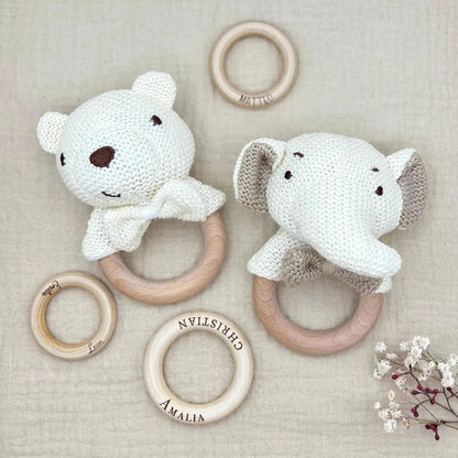 Baby Rassel personalisiert & gehäkelt | Greifling | weisse Tiere - LaserArt Germany