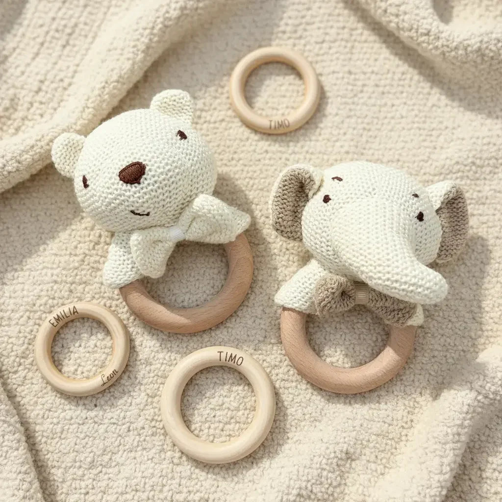 Baby Rassel personalisiert & gehäkelt | Greifling | weisse Tiere - LaserArt Germany