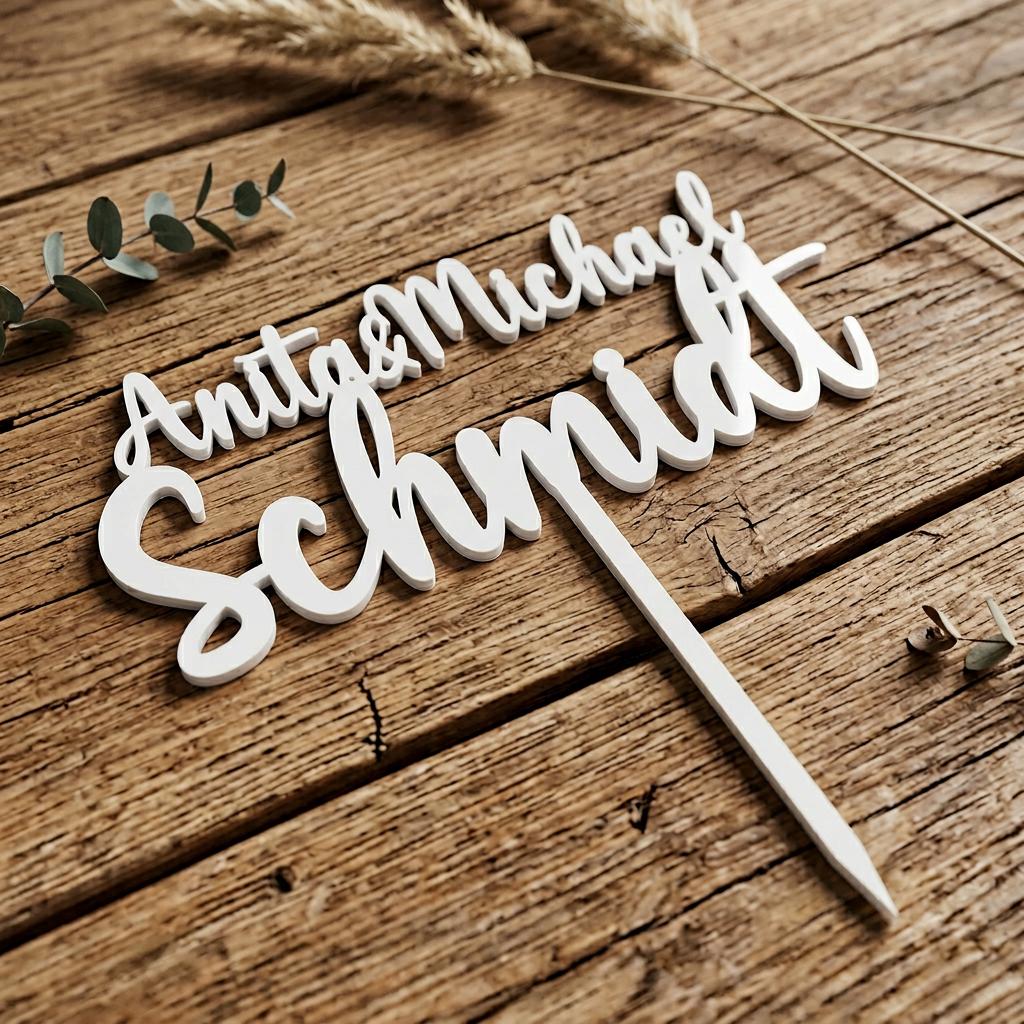 Cake Topper aus Acryl personalisiert – Größenvergleich in der Hand