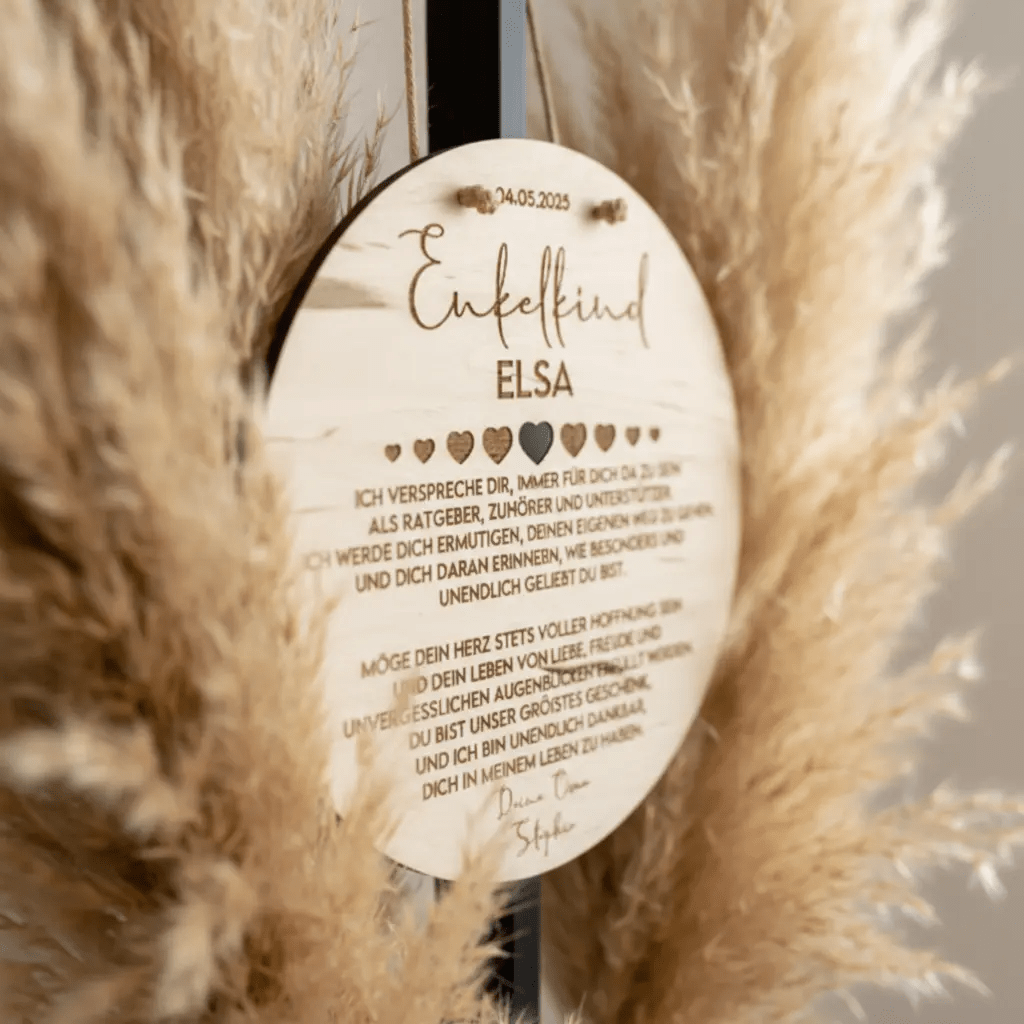 Taufgeschenk von Oma & Opa aus Holz für Enkelkind – Seitenansicht des Schilds