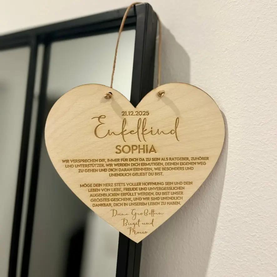 Taufgeschenk von Oma & Opa aus Holz für Enkelkind – Draufsicht auf das Schild