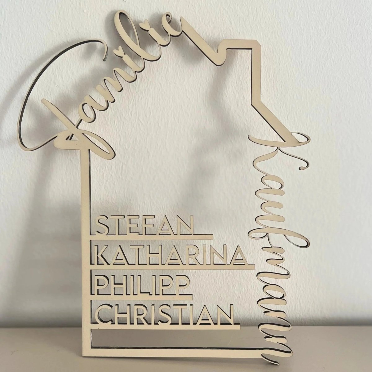 Familie Namensschild | Personalisierbares Geschenk zum Einzug - LaserArt Germany