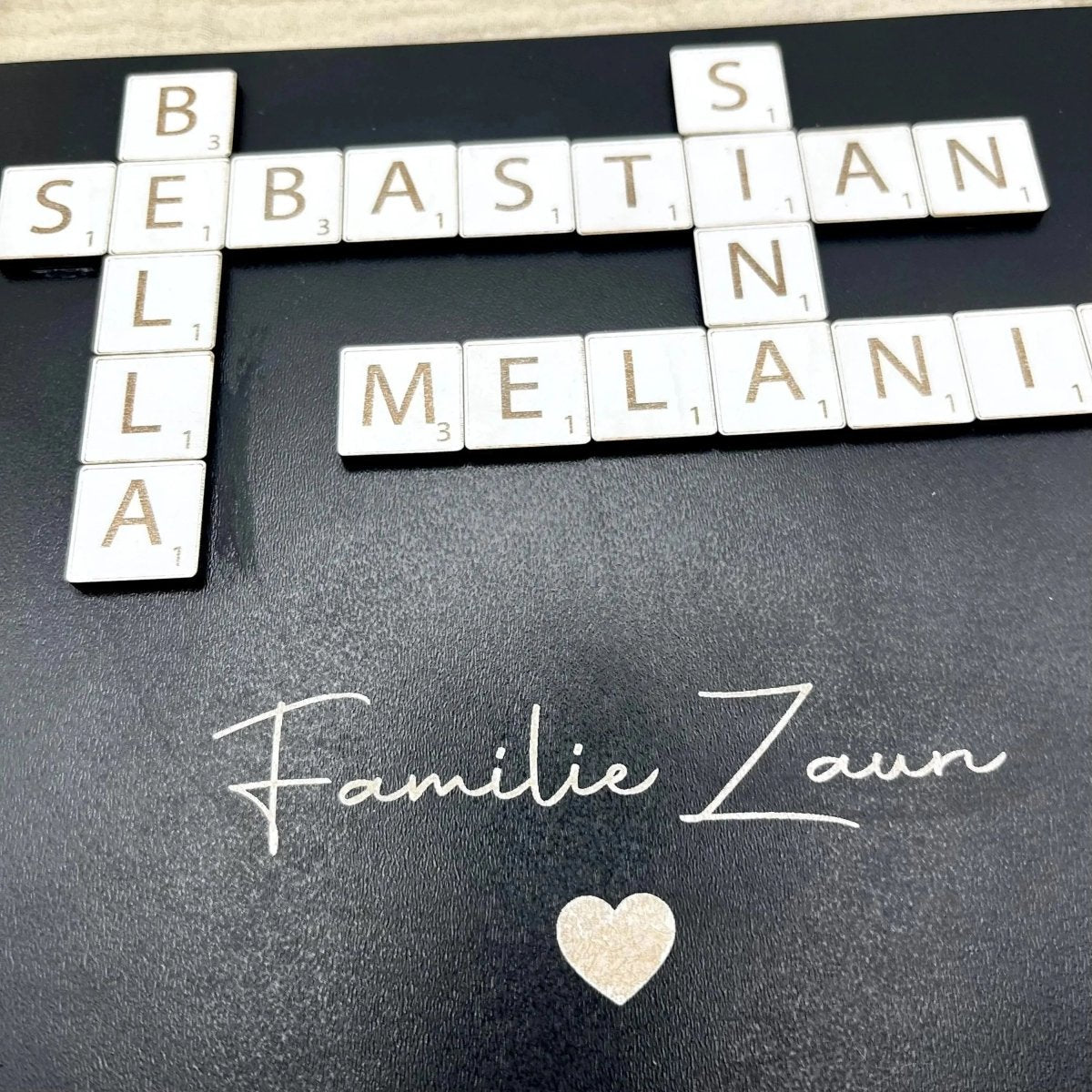 Familien Scrabble | Personalisiertes Geschenk für die Familie - LaserArt Germany