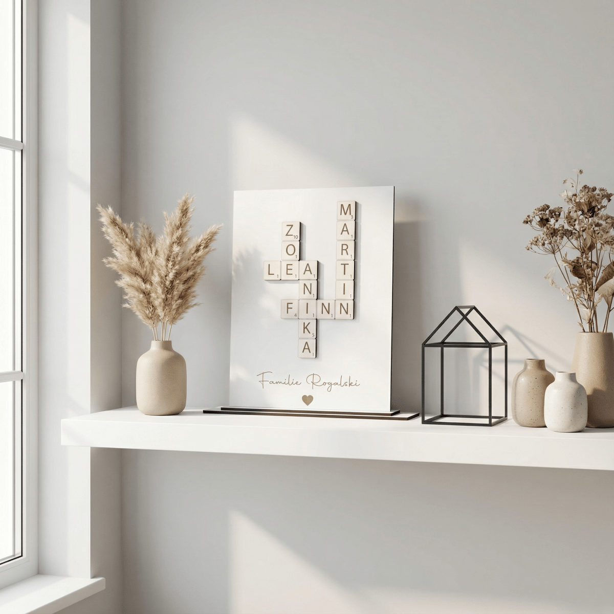 Scrabble Geschenk Familie aus Holz personalisiert – Nahaufnahme der Holzmaserung