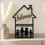 Familienschild aus Holz in Hausform | personalisiert mit Namen & Figuren - LaserArt Germany