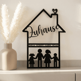 Familienschild aus Holz in Hausform | personalisiert mit Namen & Figuren - LaserArt Germany