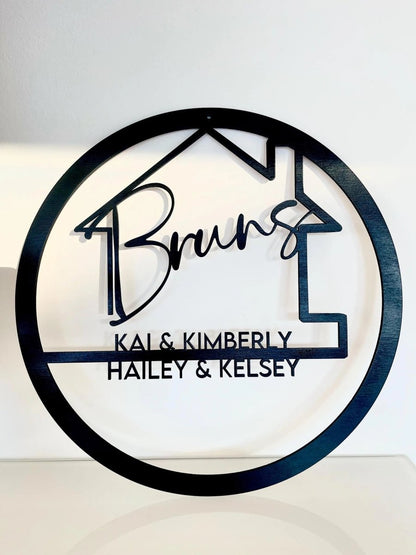 Familienschild aus Holz personalisiert | Türkranz & Wanddeko für Zuhause - LaserArt Germany