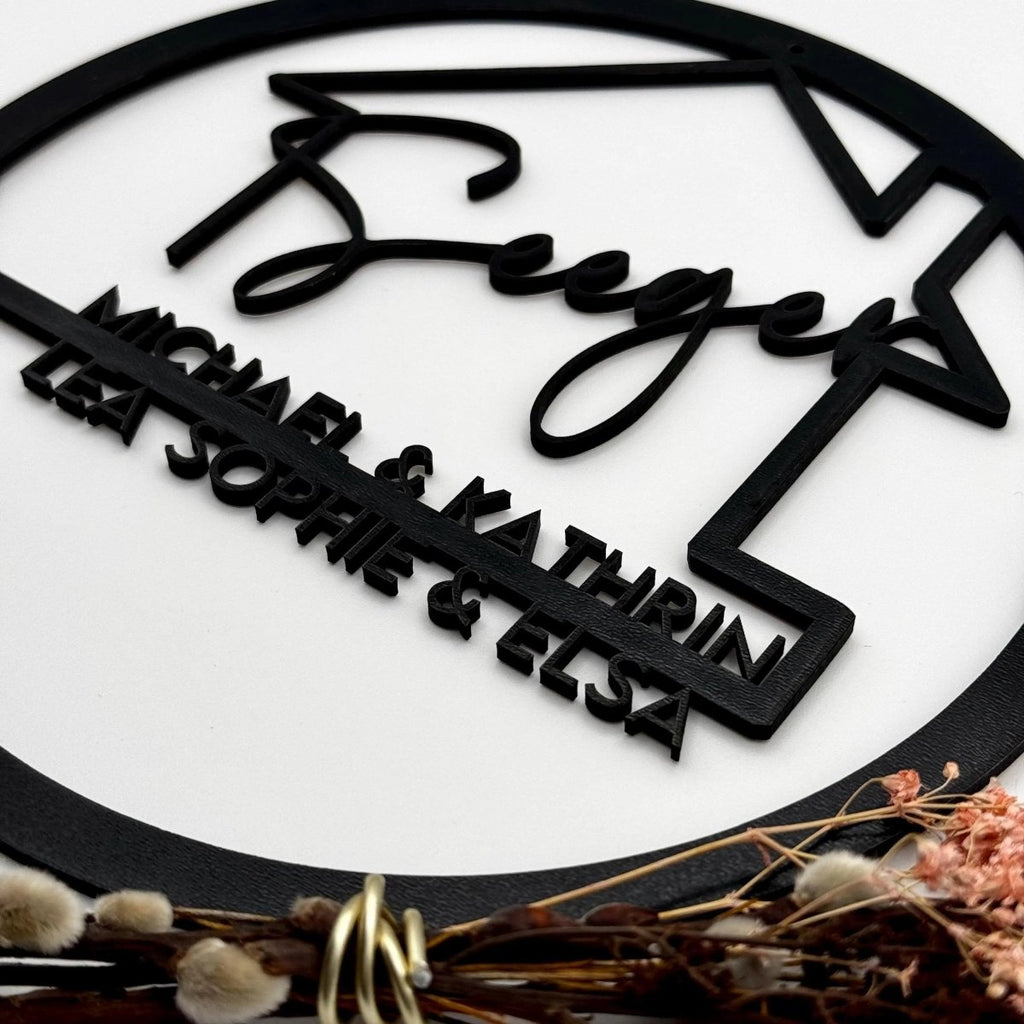 Familienschild aus Holz personalisiert | Türkranz & Wanddeko für Zuhause - LaserArt Germany