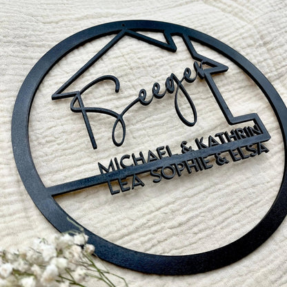 Familienschild aus Holz personalisiert | Türkranz & Wanddeko für Zuhause - LaserArt Germany