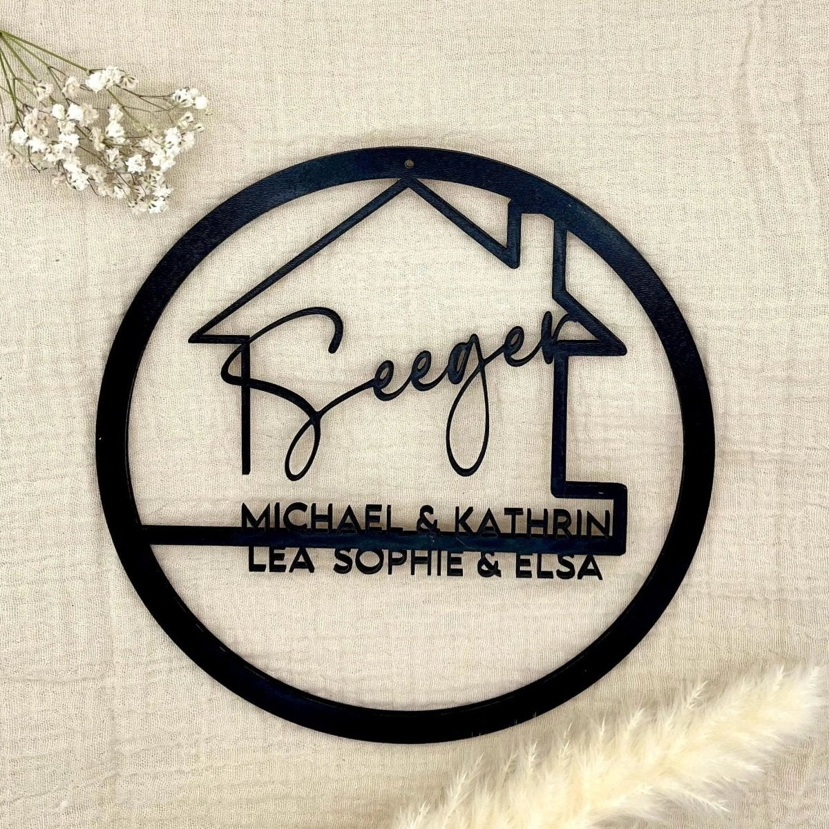 Familienschild aus Holz personalisiert | Türkranz & Wanddeko für Zuhause - LaserArt Germany