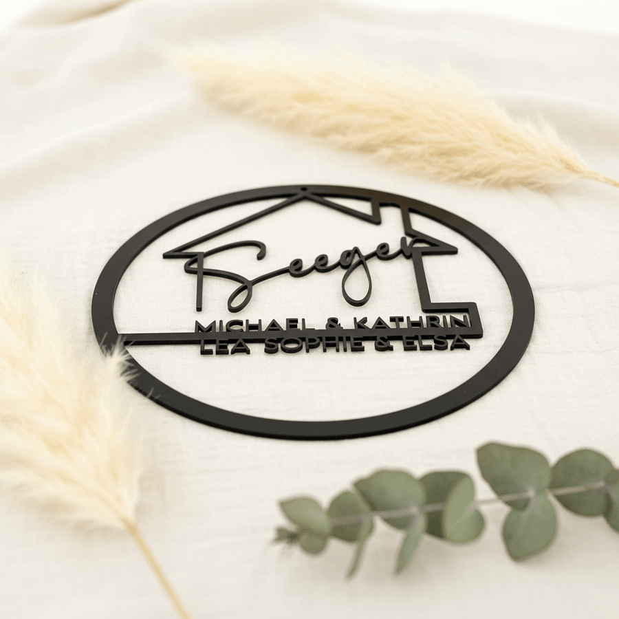 Familienschild aus Holz personalisiert | Türkranz & Wanddeko für Zuhause - LaserArt Germany