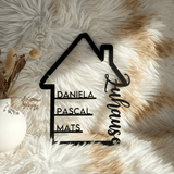 Familienschild | Holzschild Haus mit Namen personalisiert | Familienhaus aus Holz - LaserArt Germany