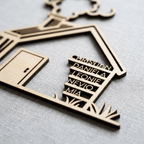 Familienschild in Hausform zum Einzug | Holz - LaserArt Germany