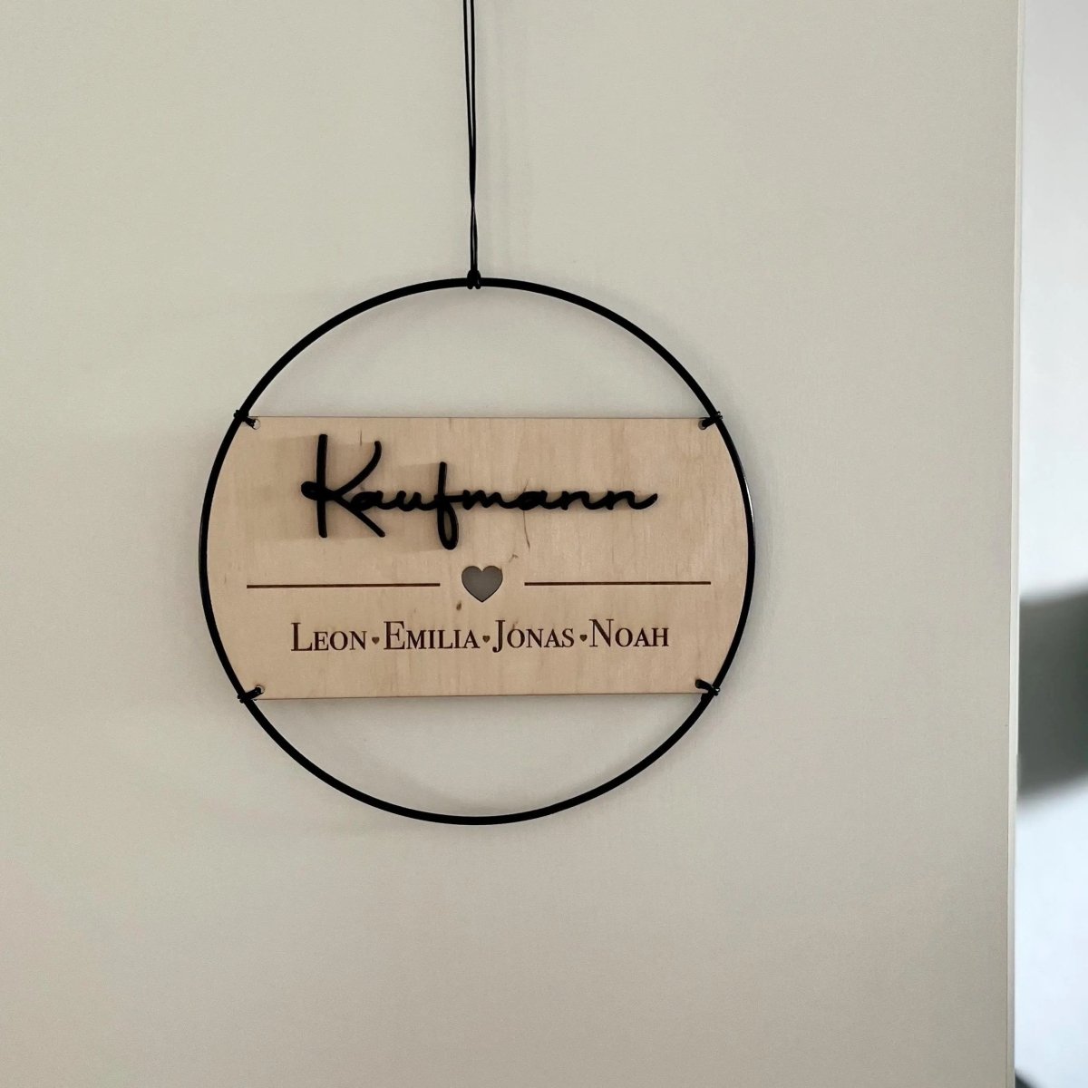 Familienschild personalisiert aus Holz und Metall | Türkranz Familienschild - LaserArt Germany