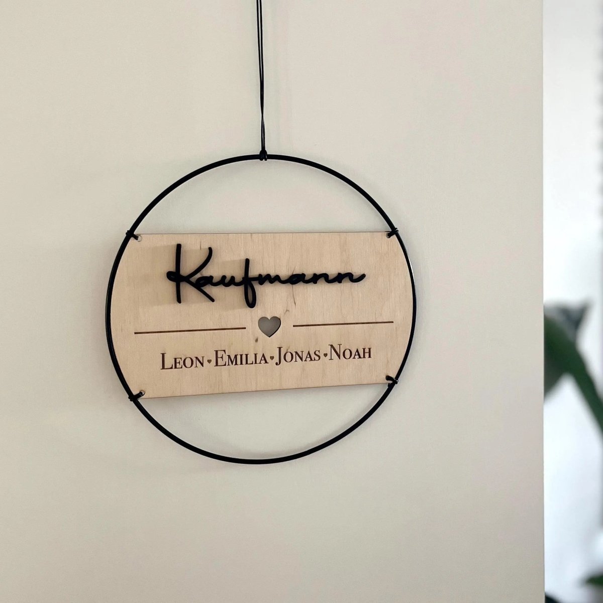Familienschild personalisiert aus Holz und Metall | Türkranz Familienschild - LaserArt Germany