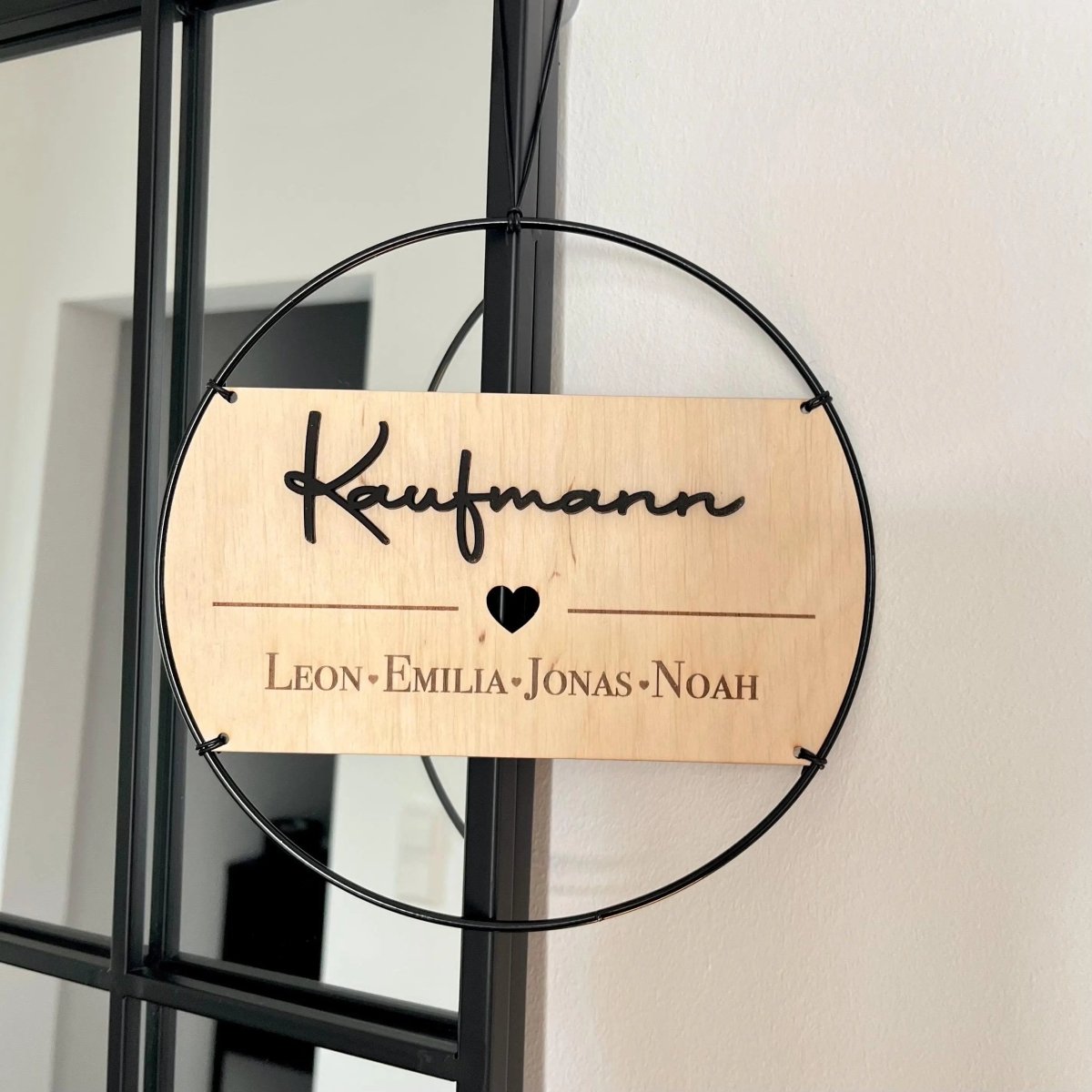 Familienschild personalisiert aus Holz und Metall | Türkranz Familienschild - LaserArt Germany