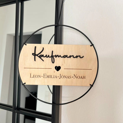 Familienschild personalisiert aus Holz und Metall | Türkranz Familienschild - LaserArt Germany