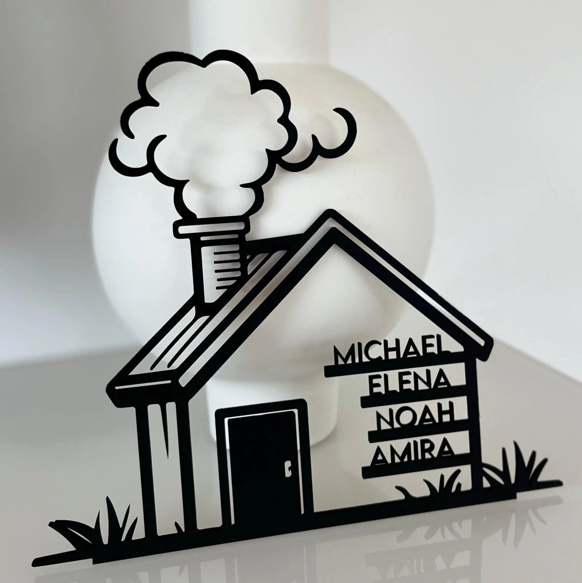 Familienschild personalisiert in Hausform | Geschenk zum Einzug - LaserArt Germany
