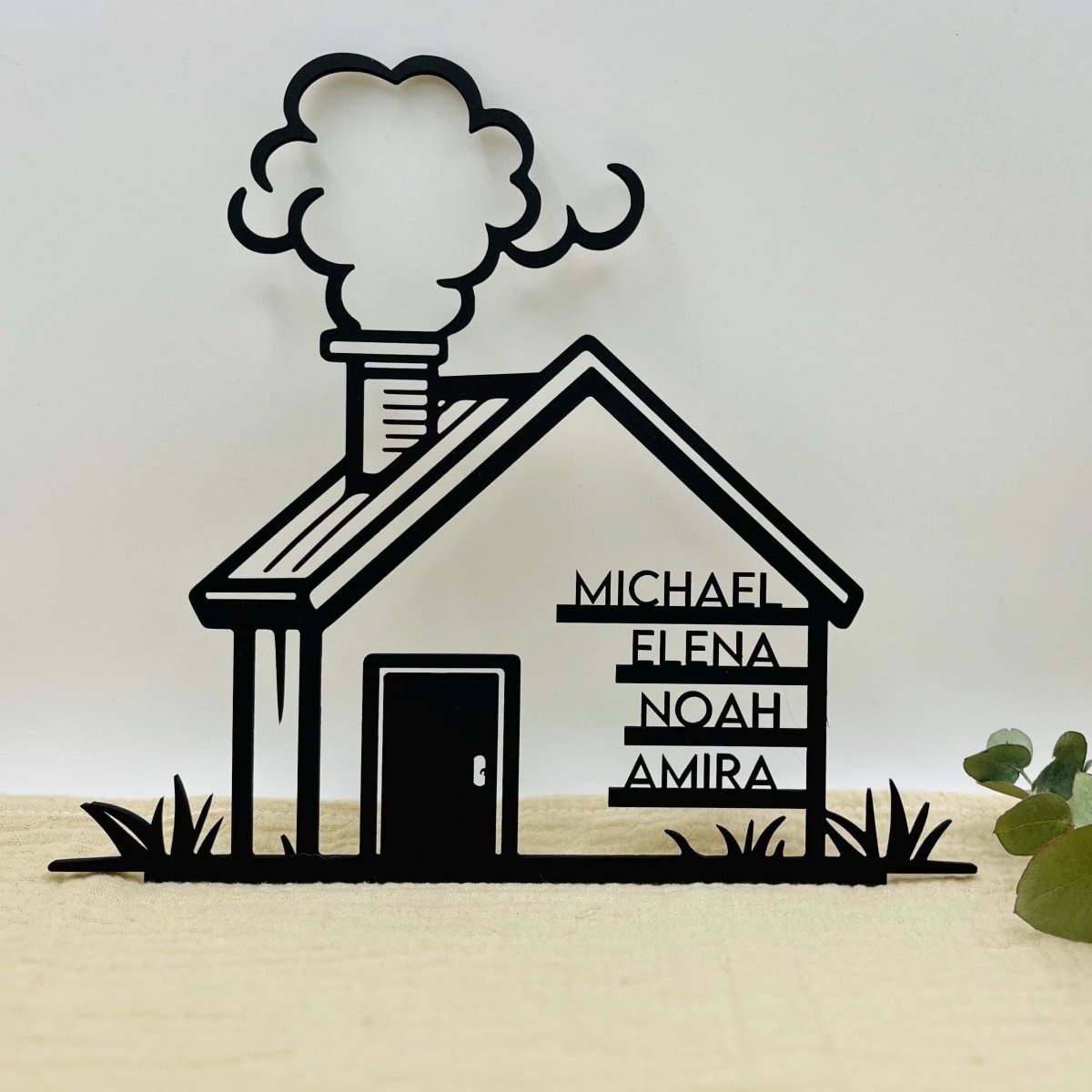 Familienschild personalisiert in Hausform | Geschenk zum Einzug - LaserArt Germany