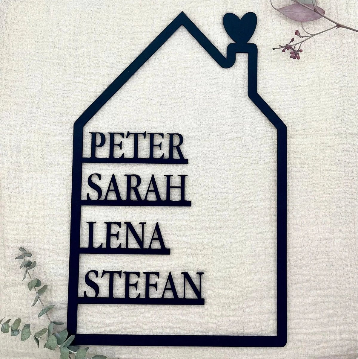 Familienschild personalisiert mit Vornamen aller Familienmitglieder - LaserArt Germany