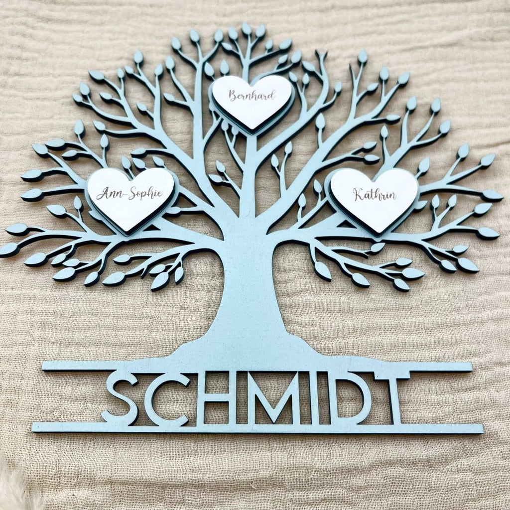 Familienstammbaum aus Holz personalisiert mit Familienname & Herzen | Baum des Lebens - LaserArt Germany