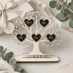 Familienstammbaum aus Naturholz mit Geschenkanhänger und Eukalyptus