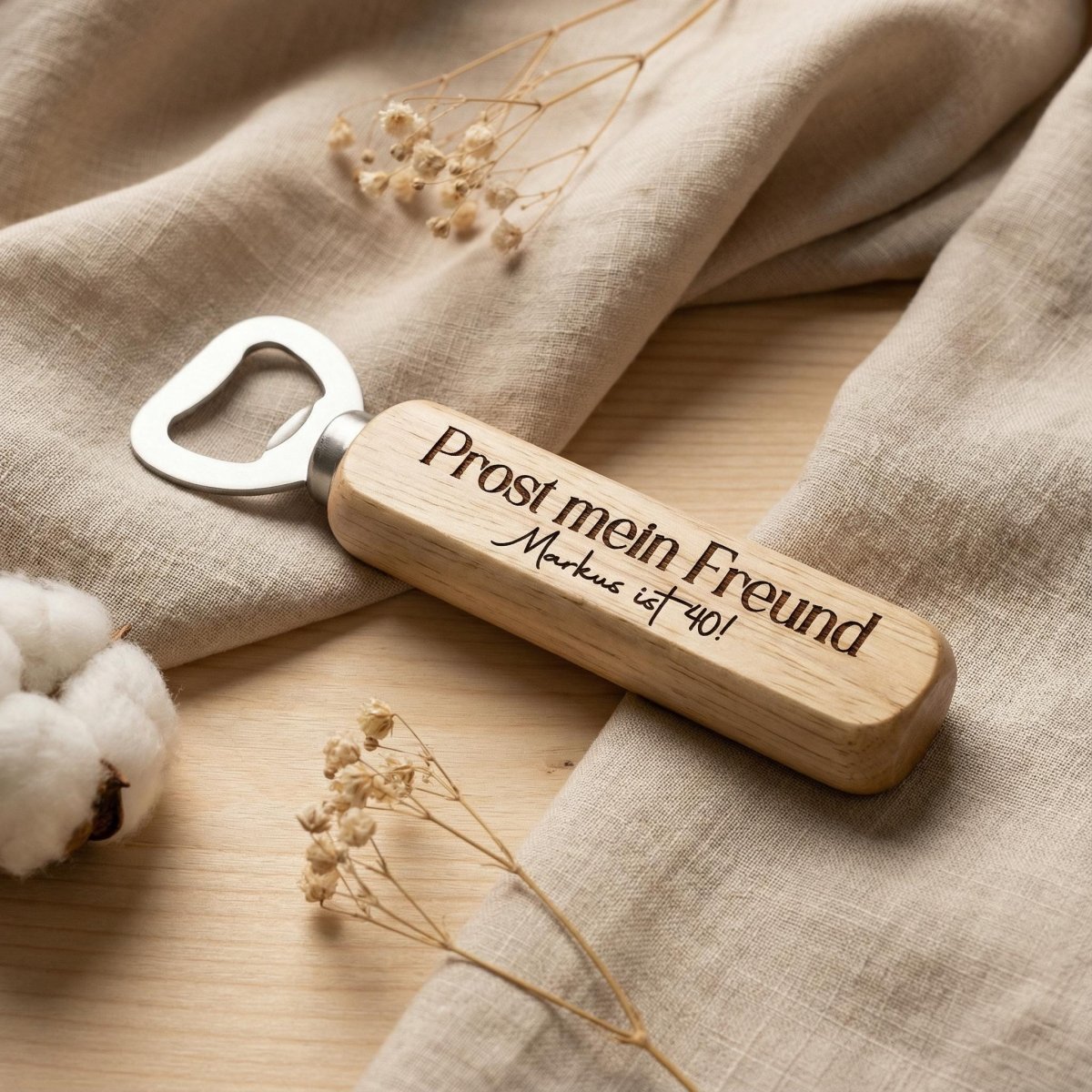 Flaschenöffner Geburtstag Mann personalisiert – Geschenk für Männer aus Holz - LaserArt Germany