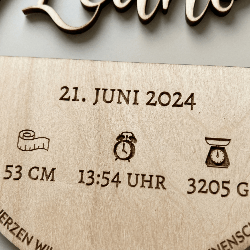 Geburtsschild aus Holz mit Name und Daten | Geburt - LaserArt Germany