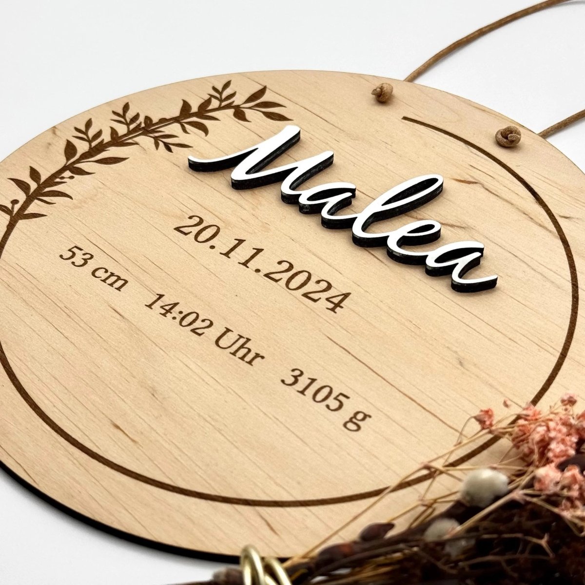 Geburtsschild aus Holz personalisiert mit Name und Daten - LaserArt Germany