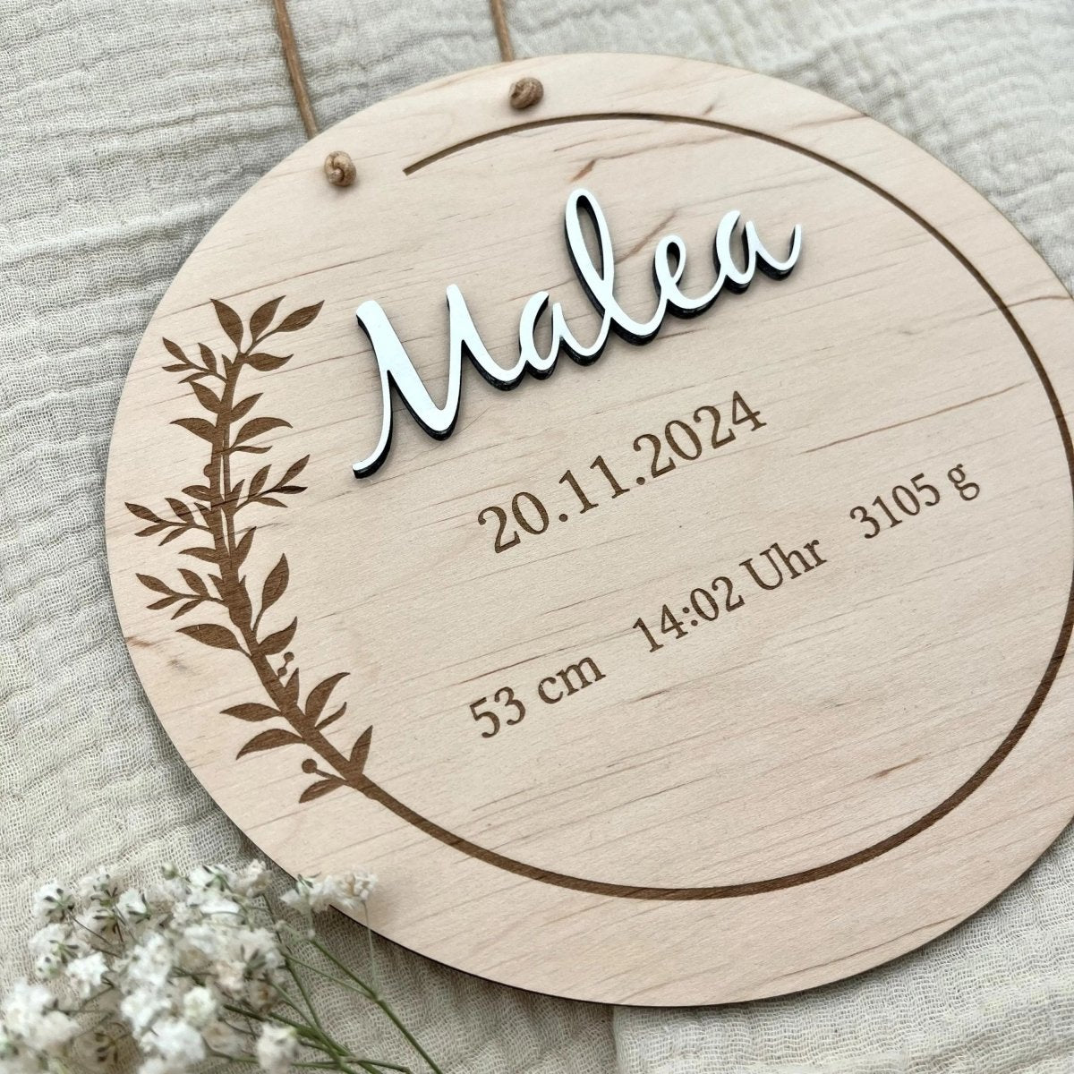 Geburtsschild aus Holz personalisiert mit Name und Daten - LaserArt Germany