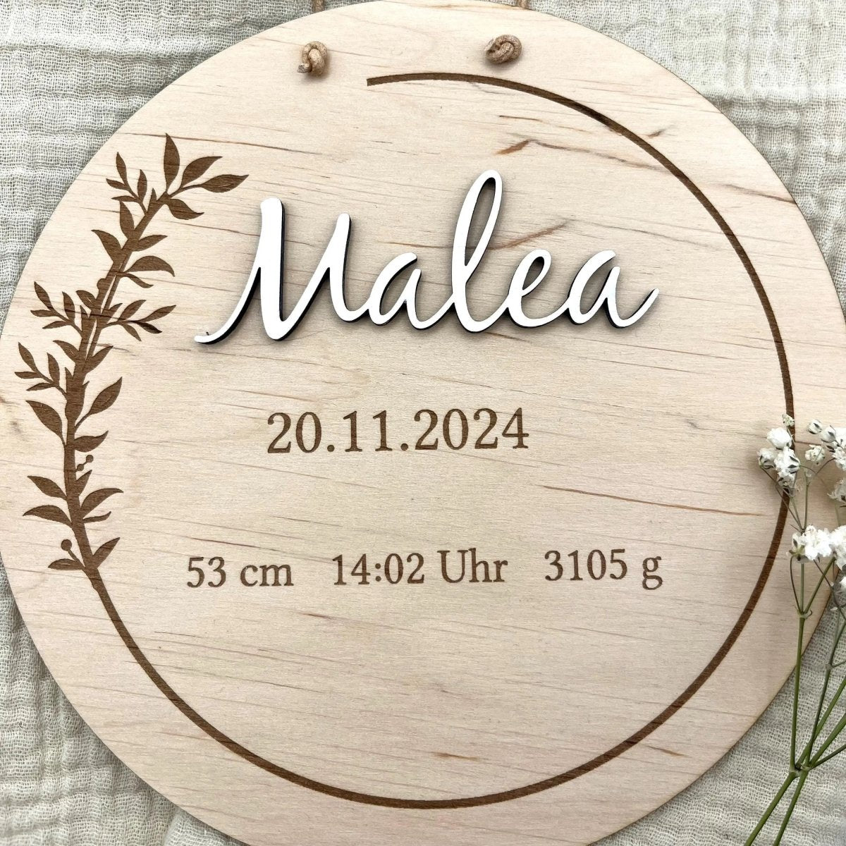 Geburtsschild aus Holz personalisiert mit Name und Daten - LaserArt Germany