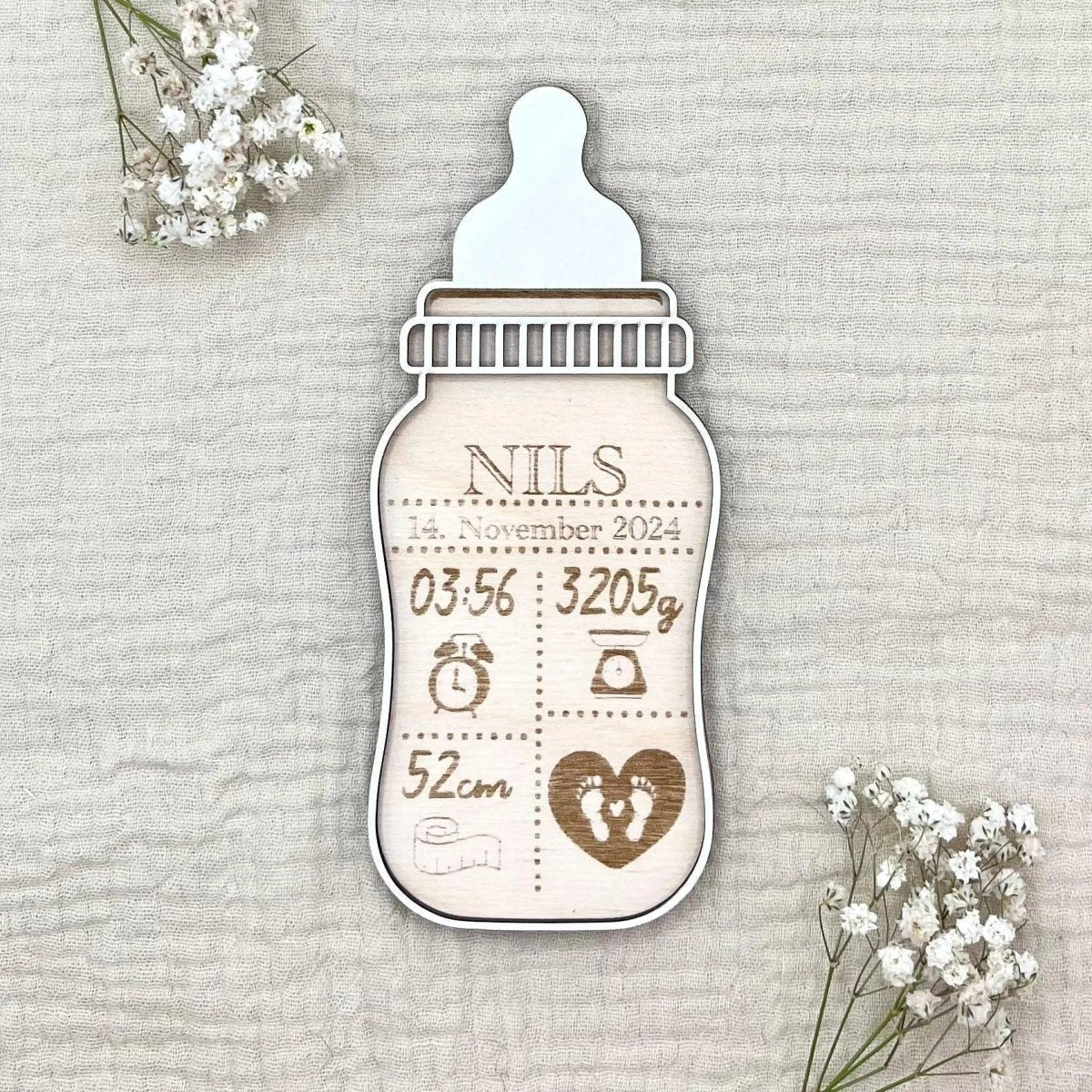 Geburtsschild Flasche | Taufgeschenk personalisiert aus Holz - LaserArt Germany