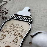 Geburtsschild Flasche | Taufgeschenk personalisiert aus Holz - LaserArt Germany