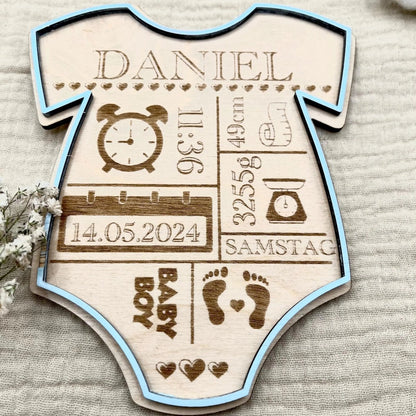 Geburtsschild Strampler | Geburtsgeschenk personalisiert aus Holz - LaserArt Germany