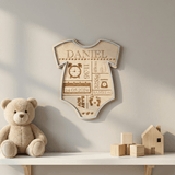 Geburtsschild Strampler | Geburtsgeschenk personalisiert aus Holz - LaserArt Germany