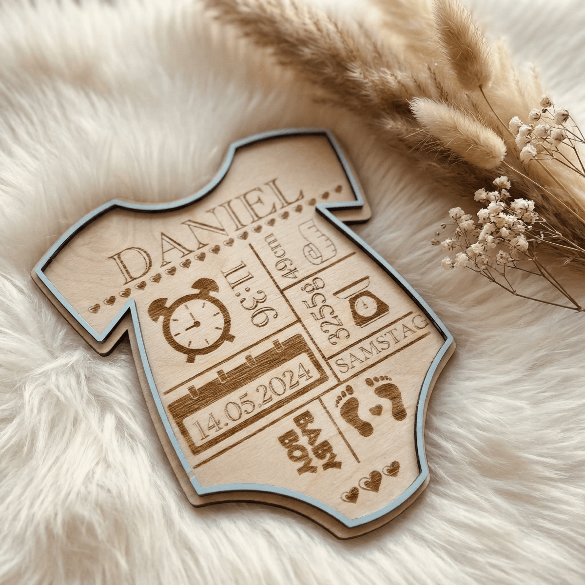 Geburtsschild Strampler | Geburtsgeschenk personalisiert aus Holz - LaserArt Germany