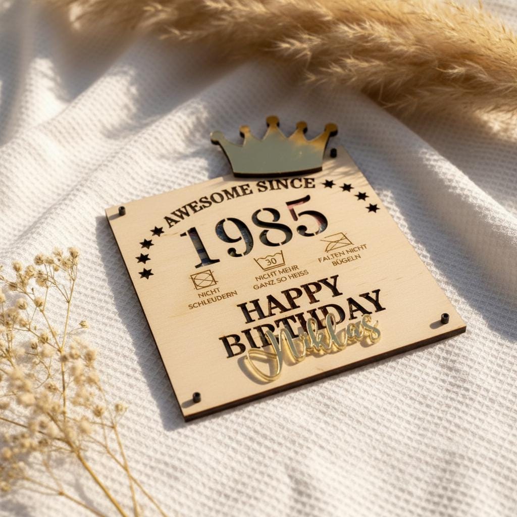 Geldgeschenk aus Holz zum runden Geburtstag personalisiert – In der Geschenkverpackung